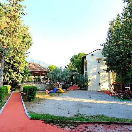 Ξενοδοχείο Petit Garden *