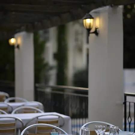 Petit Garden Hotel